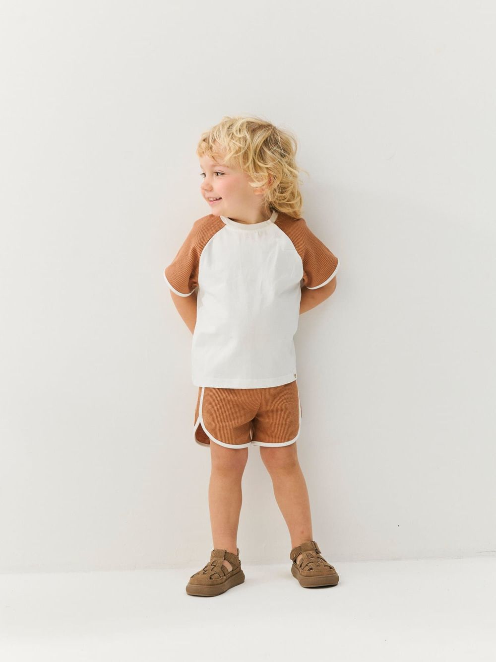 Комплект футболка и шорты "Орех" из рифленой ткани 0+
