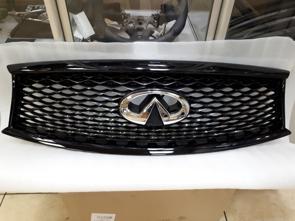 Решетка радиатора 2017 черная Infiniti QX70 FX37 FX50 FX30d
