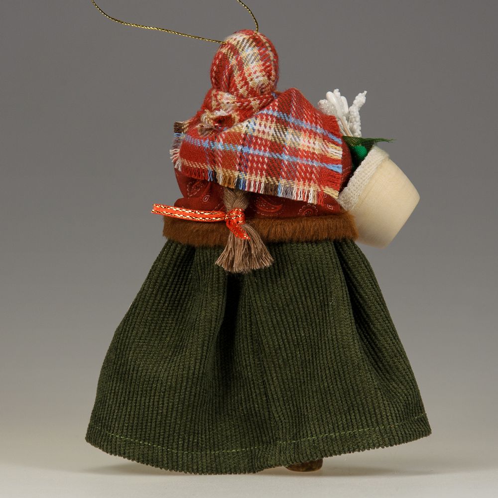 Ёлочная игрушка Девочка с подснежниками