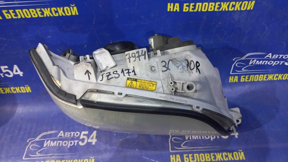 Фара передняя правая TOYOTA CROWN 2001-2003