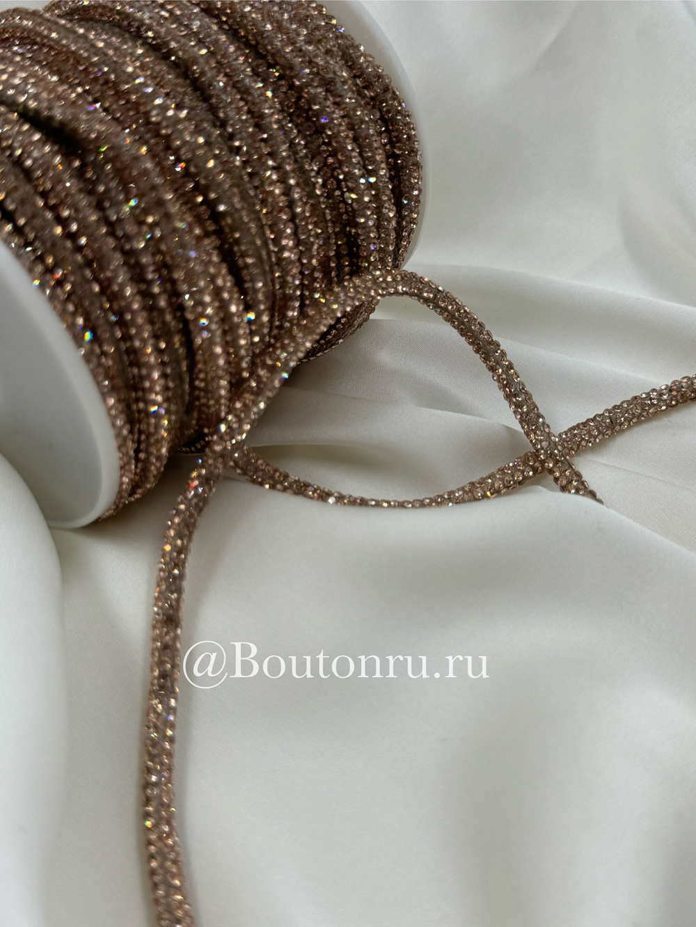 Шнур декоративный с персиковыми стразами