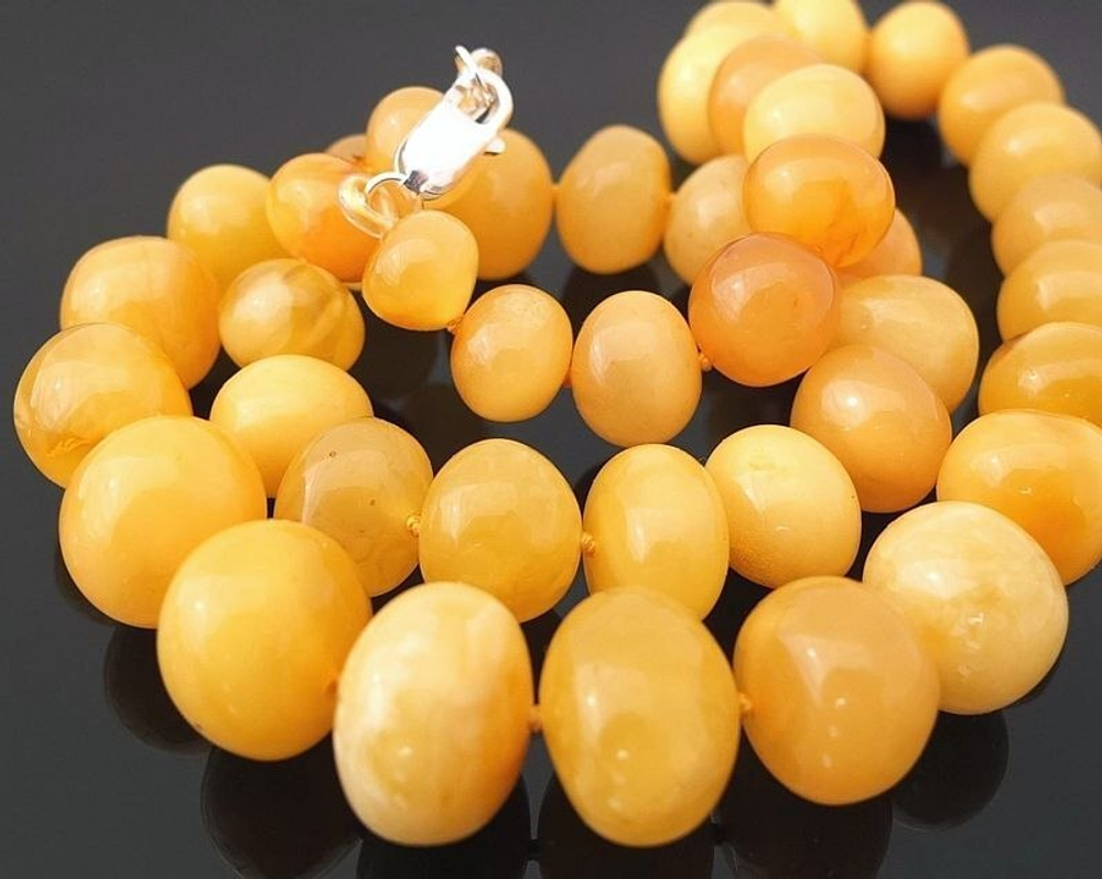 Бусы из натурального янтаря цвет яичный желток