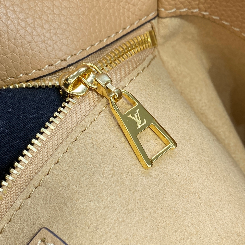Louis Vuitton On My Side PM