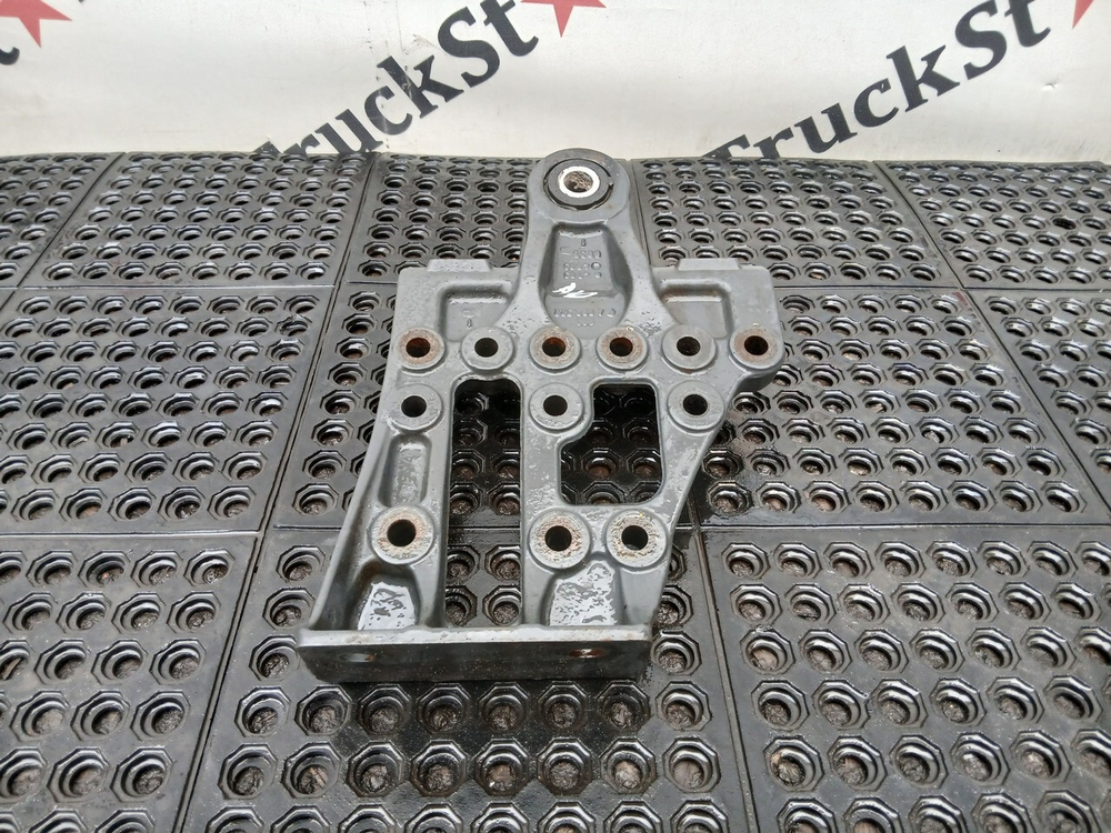 Кронштейн рессоры передний правый