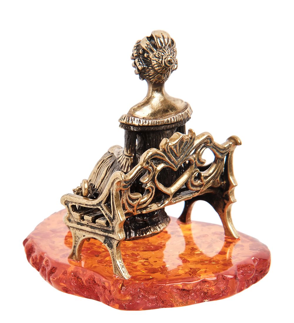 Народные промыслы AM-1915 Фигурка «Дама с зонтиком» (латунь, янтарь)