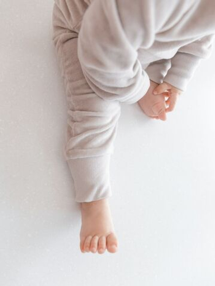 Велюровый комбинезон Mjölk White Sand, на манжетах