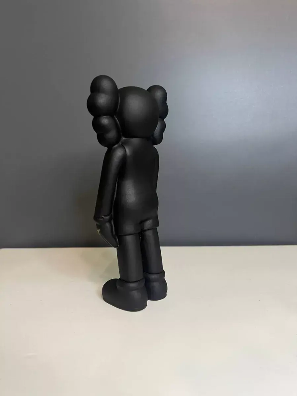 Статуэтка - Скульптура KAWS для интерьера и декора