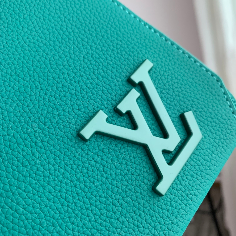 Louis Vuitton Takeoff Messenger