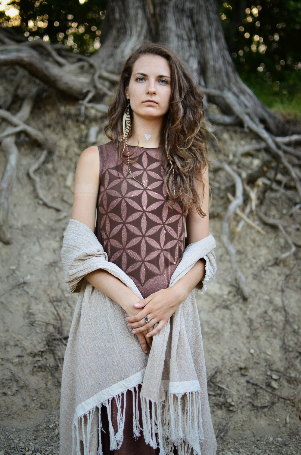 Накидка с бахромой Chintamani короткая (бежевая)