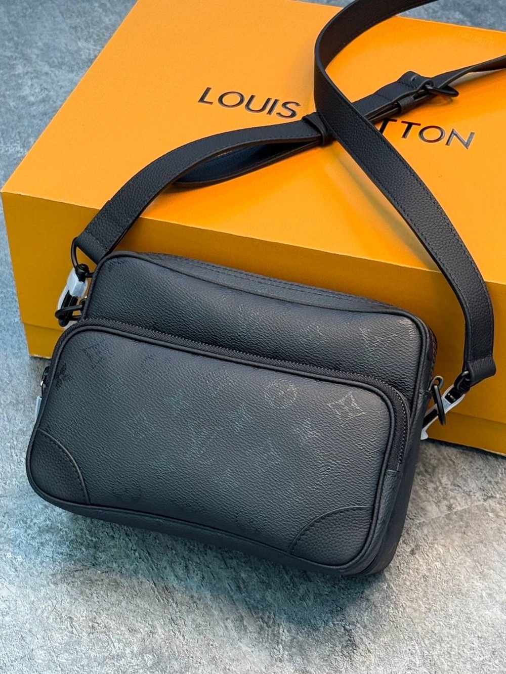 Сумка через плечо Louis Vuitton Nil G72