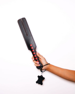 Черно-красная шлёпалка Scandal из натуральной кожи с разрезом - 38,5 см. (Цвет: черный)