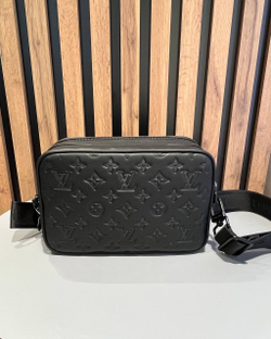 Сумка через плечо Louis Vuitton Alpha