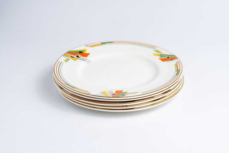 Пять тарелок с геометрической росписью в стиле ар-деко