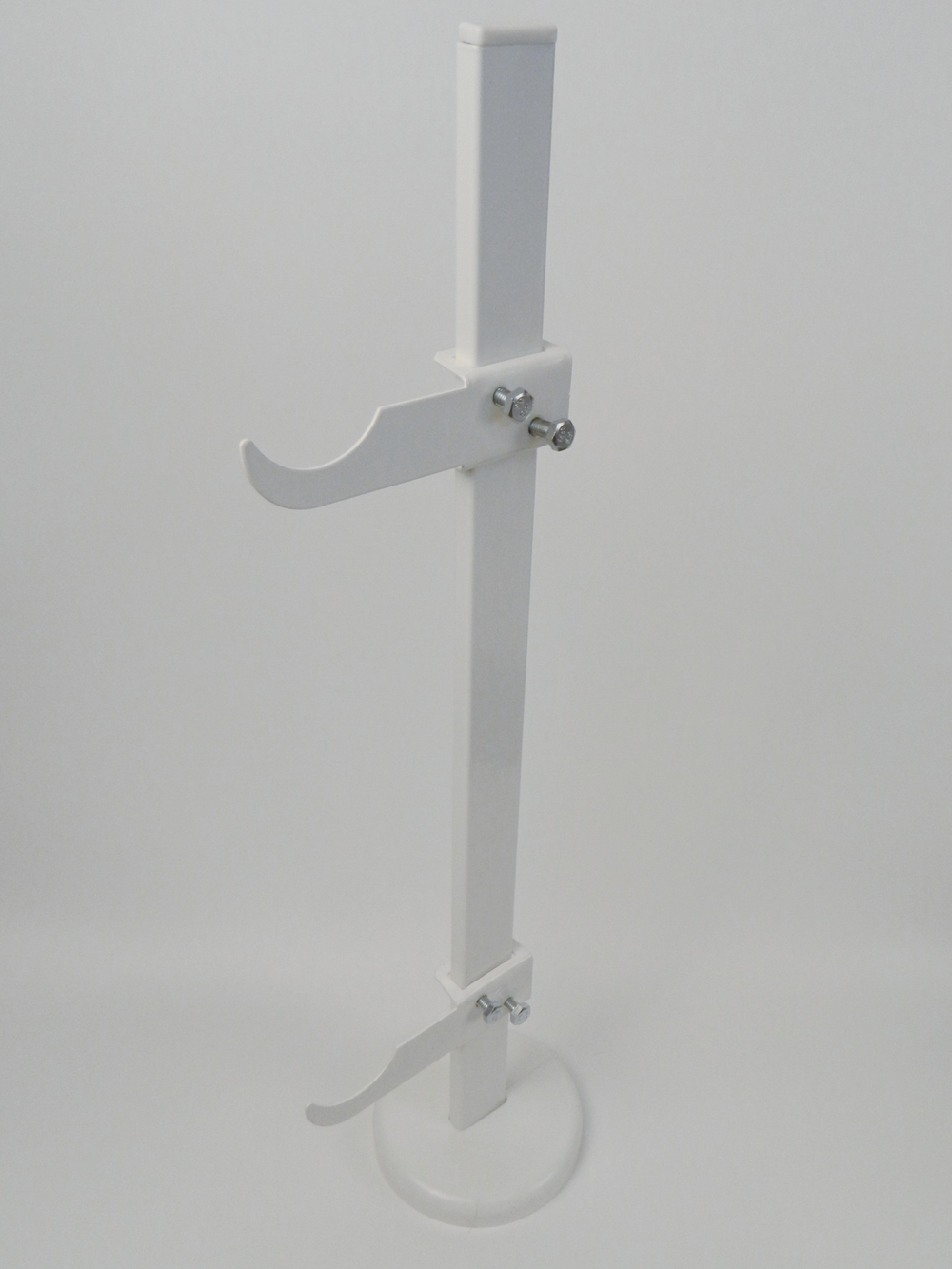 А11.11К(ст.30*10/1000) Кронштейн напольный регулируемый , стойка 1000 мм в комплекте с пластиковой крышкой А107