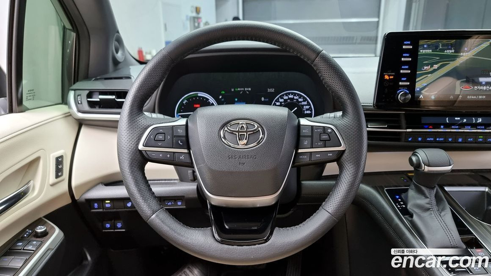 Toyota Sienna 4 Generation 2.5 Hybrid 2WD (07.2022)