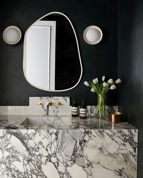 Белое настенное зеркало “Нора”