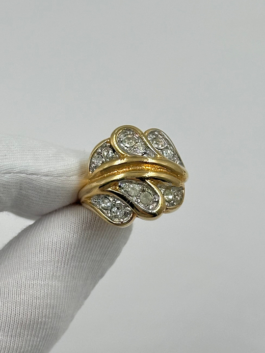 Кольцо с кристаллами