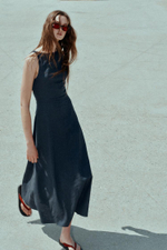 ПЛАТЬЕ С ОТКРЫТОЙ СПИНОЙ ИЗ ЛЬНА, СРЕДНЕЙ ДЛИНЫ - ZARA