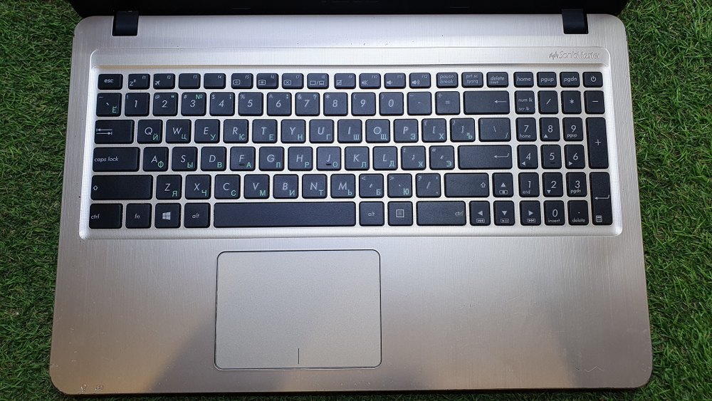 Ноутбук ASUS AMD/4Gb/FHD