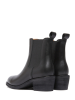 Женские кожаные чёрные ботинки челси на каблуке