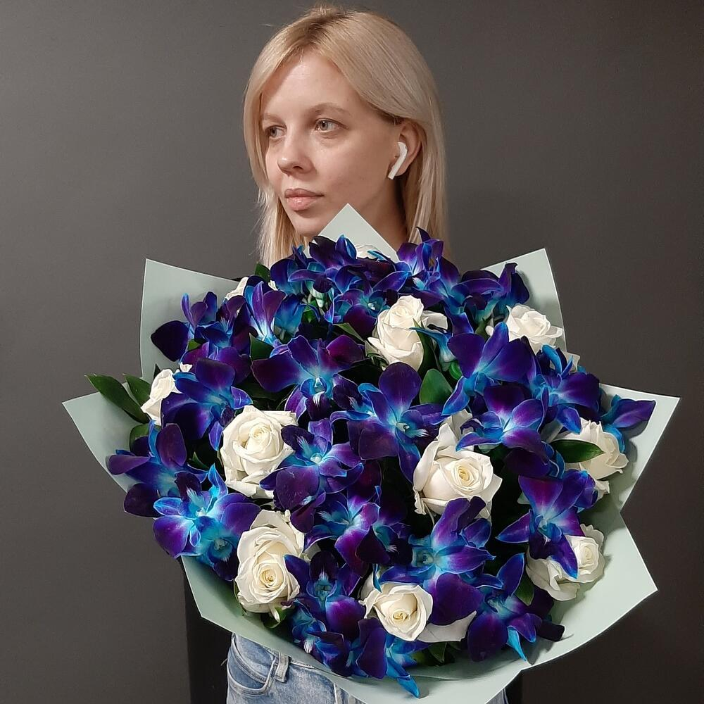 Букет из орхидей «Космические ласки»