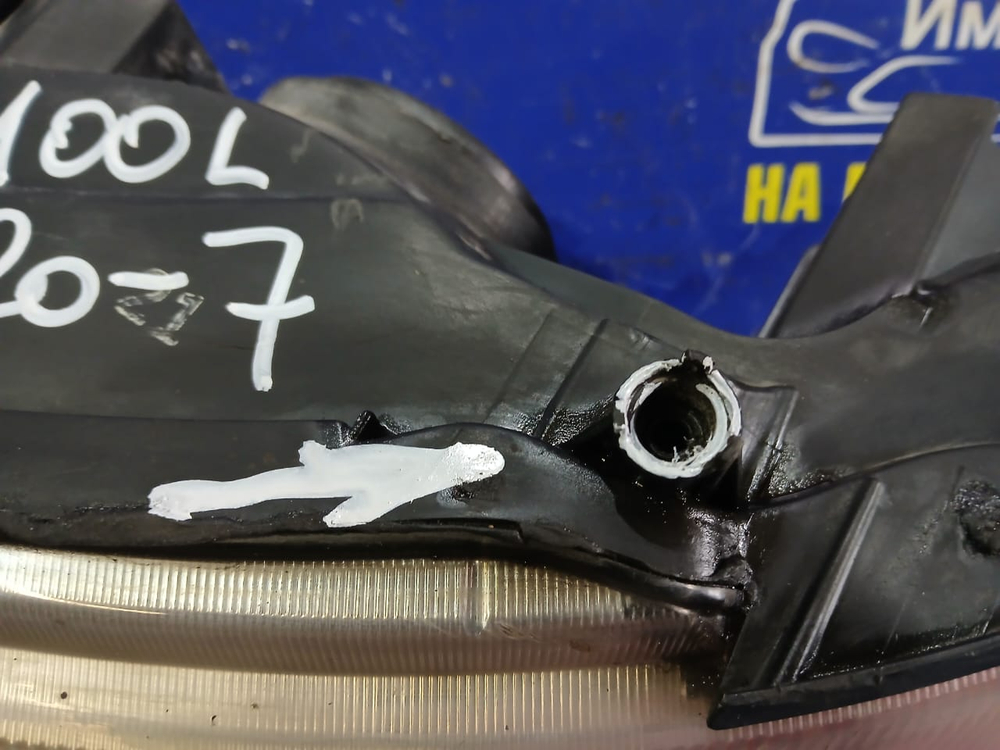 Фара передняя левая TOYOTA ESTIMA 1995