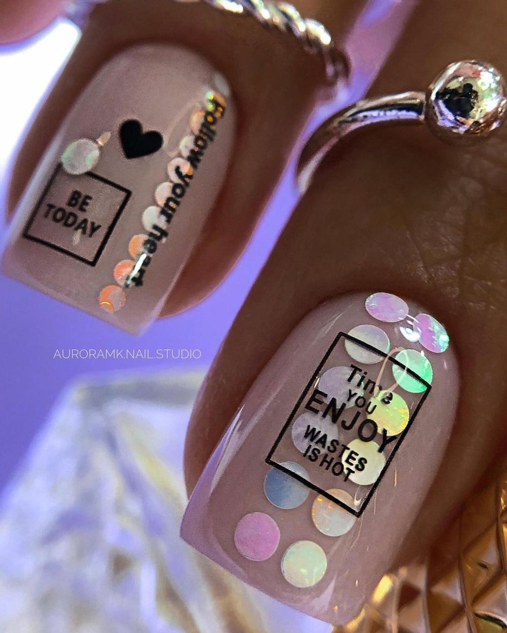 1290 Камифубуки 3 мм перламутровые белые с розовым 1 г