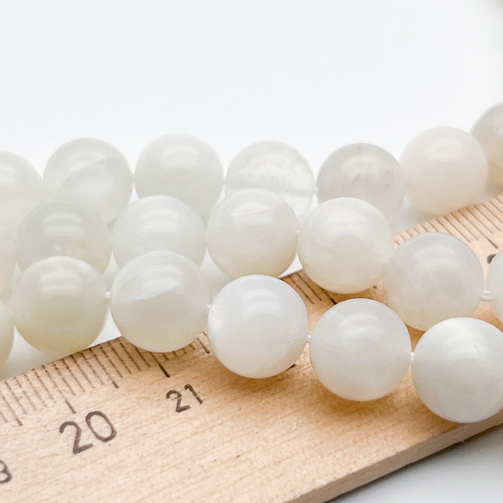 Лунный камень бусины (белая иризация), диаметр 10,3-10,5 мм, цена за 9 шт (1/4 нити)