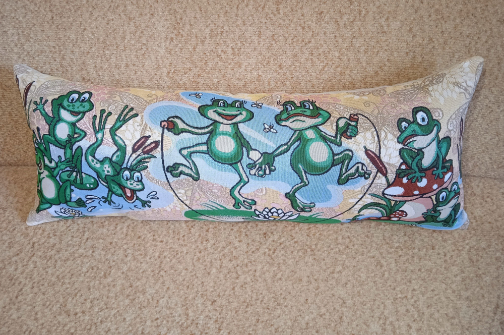 Декоративный гобеленовый чехол Лягушата 34х87