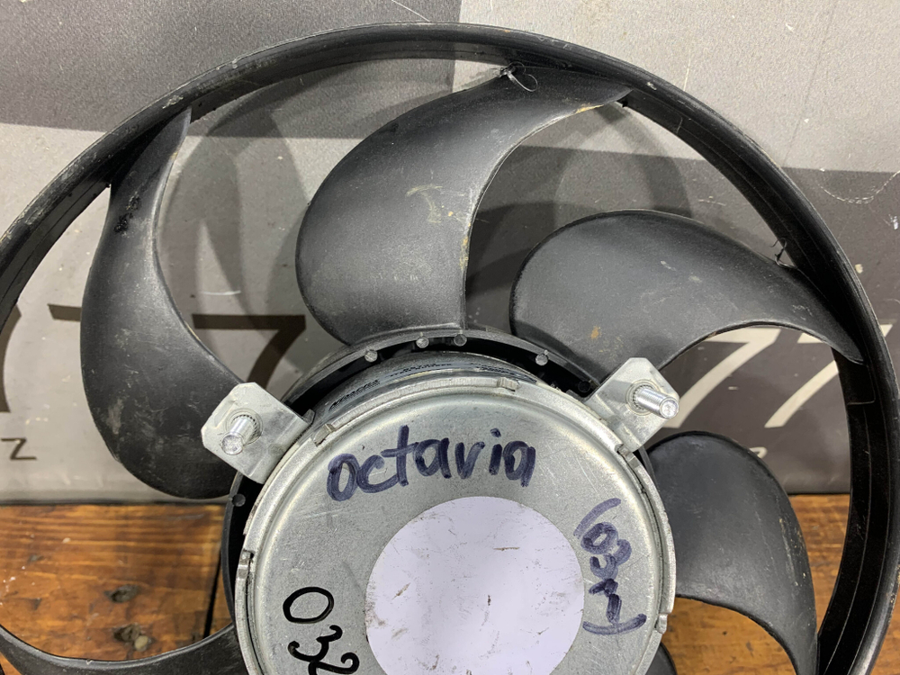 Вентилятор охлаждения Skoda Octavia 3 (A7) 13-20 Б/У  85733