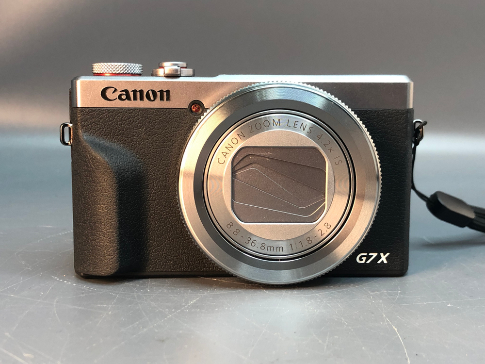 Canon G7X Mark III