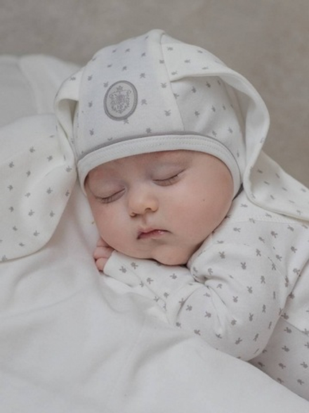 Чепчик с кантом, Зайка серый