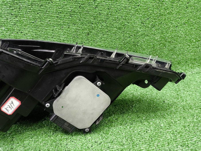 Фара правая Toyota Camry xv70 (2017-2021) LED