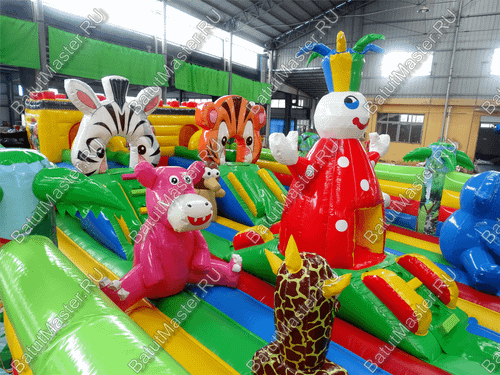 Коммерческий надувной батут "Зверята на радуге" 10*7*2.8 м