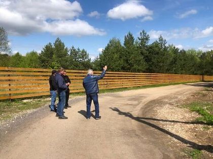 Отсыпка подъездной дороги асфальтовой крошкой продолжится