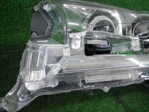 Битая Фара левая Toyota Land Cruiser 200 (2015-2021) LED
