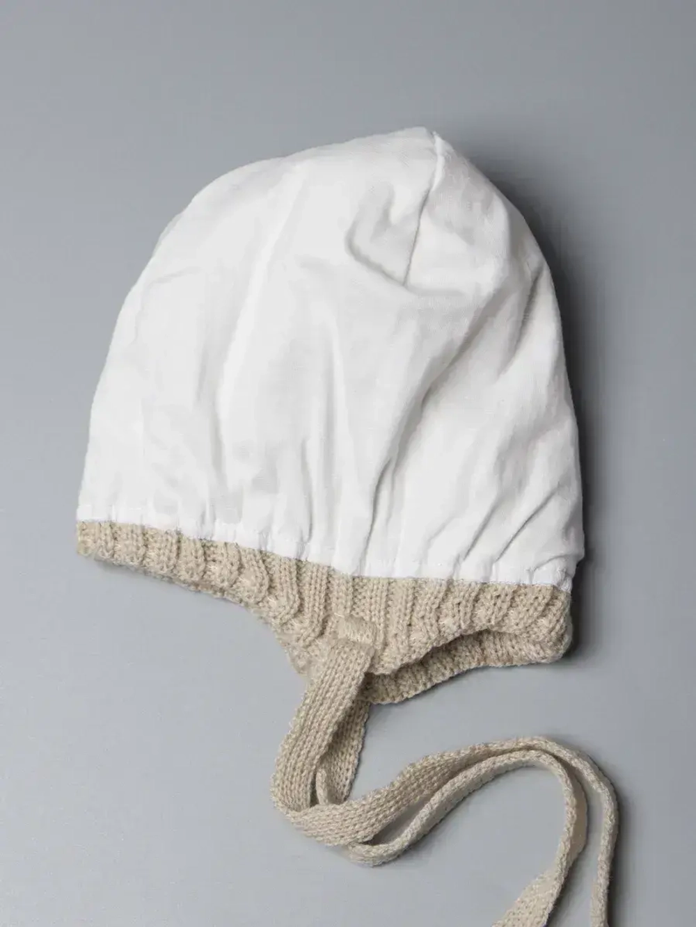 Шапка детская на осень и снуд с завязками