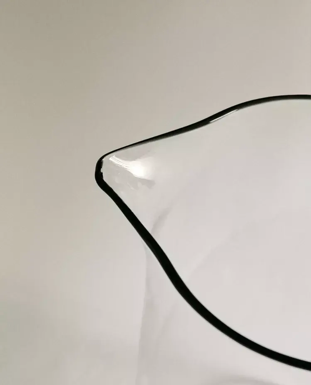 ZARA HOME МЕРНЫЙ КУВШИН ИЗ ТЕРМОСТОЙКОГО СТЕКЛА, ЧЕРНЫЙ