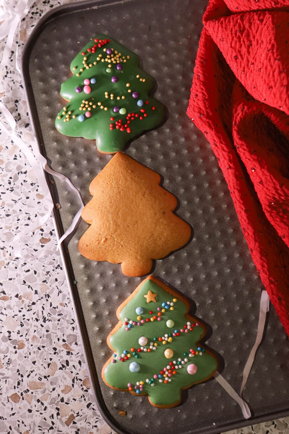 Новогодние мини пряники: размер в среднем 6,5*5см