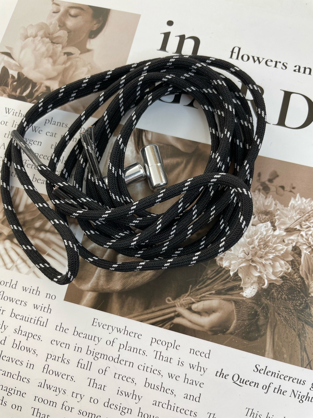 ЧЕРНЫЙ С БЕЛЫМ - Шнурки ЭЛАСТИЧНЫЕ 100см/3,5мм. круглый с фиксатором 2шт (1253 Евгения)