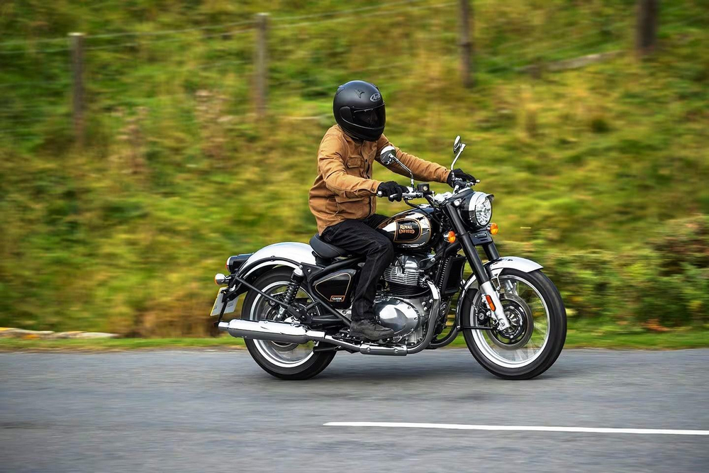Royal Enfield Classic 650 Black Chrome (Premium)