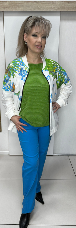 Белый жакет-бомбер с "птичками" принтом