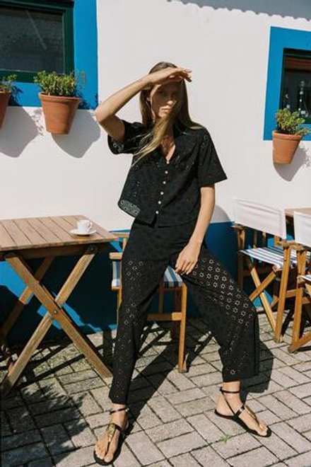 ZARA БРЮКИ-КЮЛОТЫ С АЖУРНОЙ ВЫШИВКОЙ, ЧЕРНЫЙ