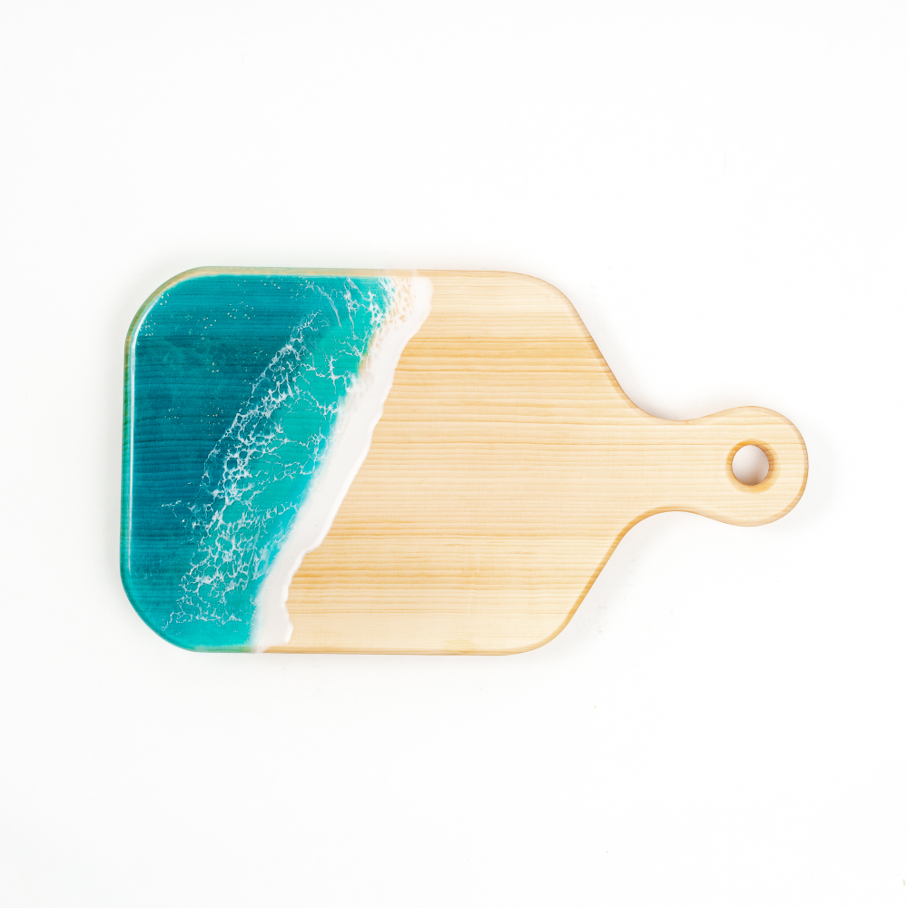 Доска разделочная из древесины сибирского кедра с эпоксидной смолой. RD65