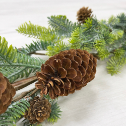 Гирлянда еловая с шишками 150см ChristmasDeLuxe зеленая