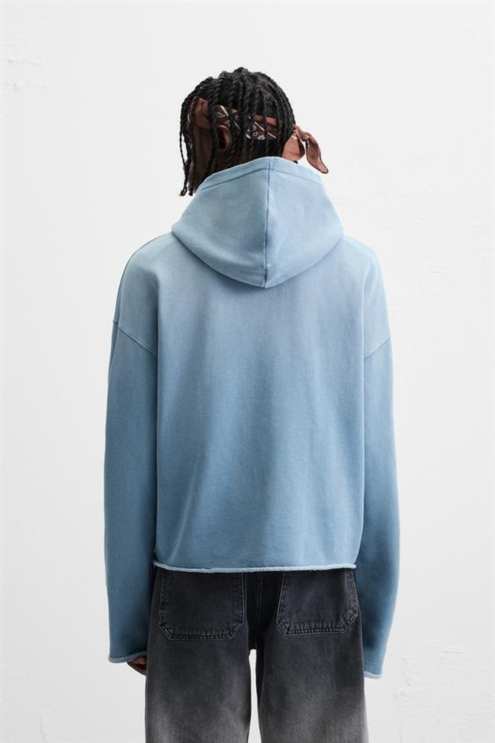 ZARA УКОРОЧЕННАЯ ТОЛСТОВКА ИЗ ТКАНИ С ЭФФЕКТОМ ПОТЕРТОСТИ, СИНИЙ