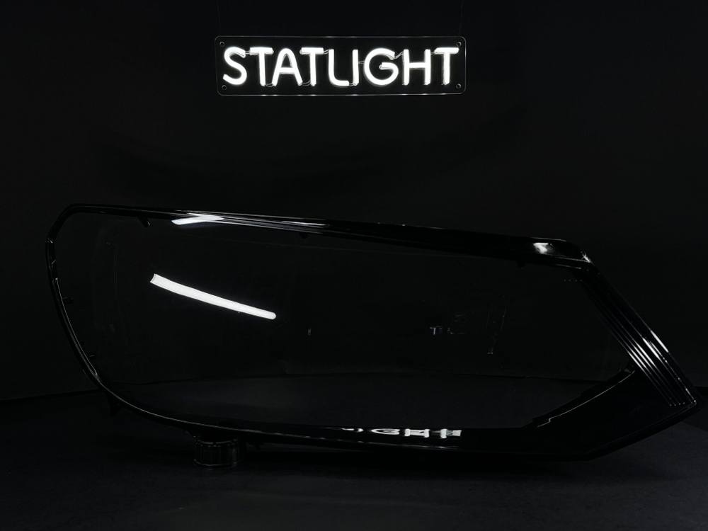 Правое стекло фары Volkswagen Touareg NF 2010-2014