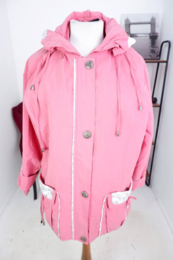 Ветровка свободного кроя, визуально на 52 размер