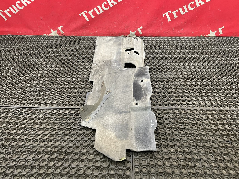 Шумоизоляция двигателя правая 2018г