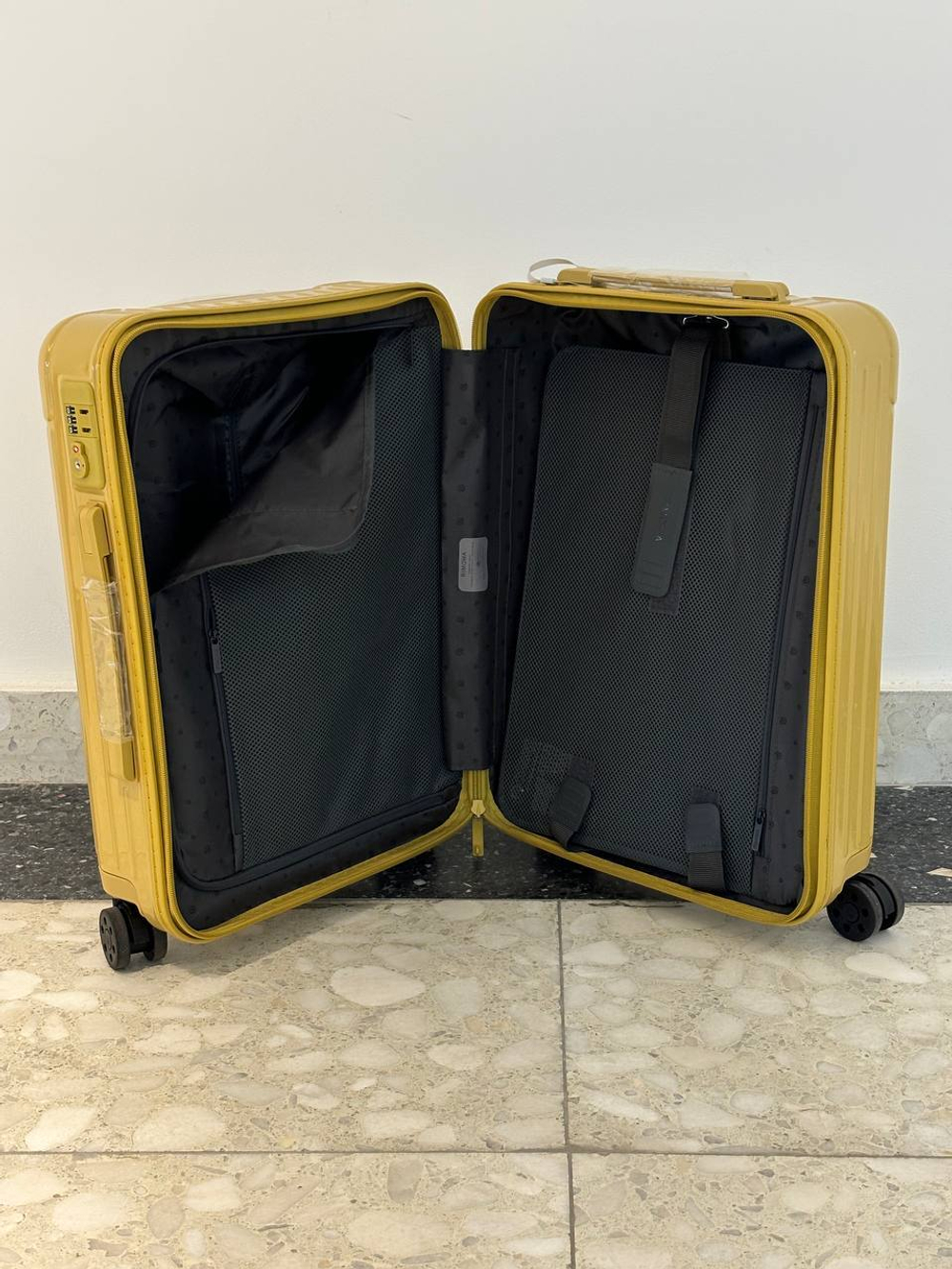 Чемодан Rimowa
